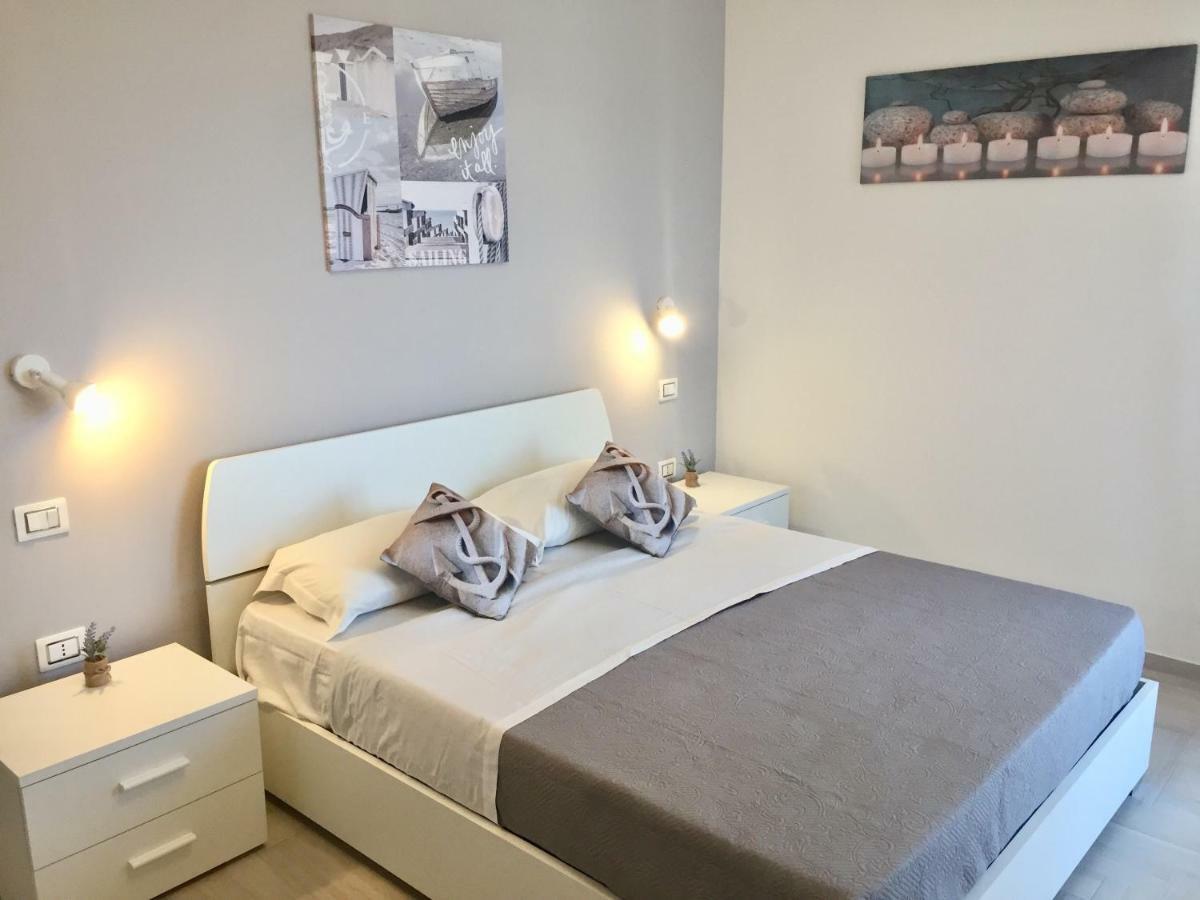 Le Domus Modern Apartments Cagliari Su Forti エクステリア 写真