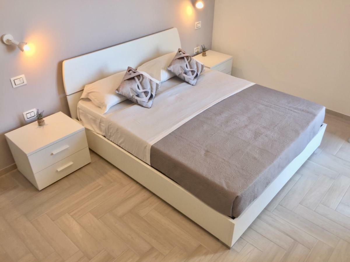 Le Domus Modern Apartments Cagliari Su Forti エクステリア 写真