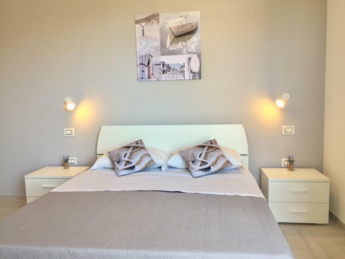 Le Domus Modern Apartments Cagliari Su Forti エクステリア 写真