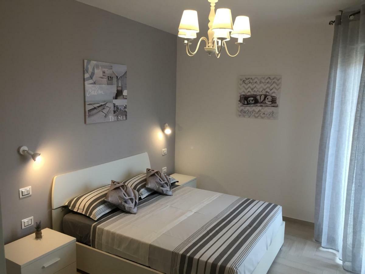 Le Domus Modern Apartments Cagliari Su Forti エクステリア 写真