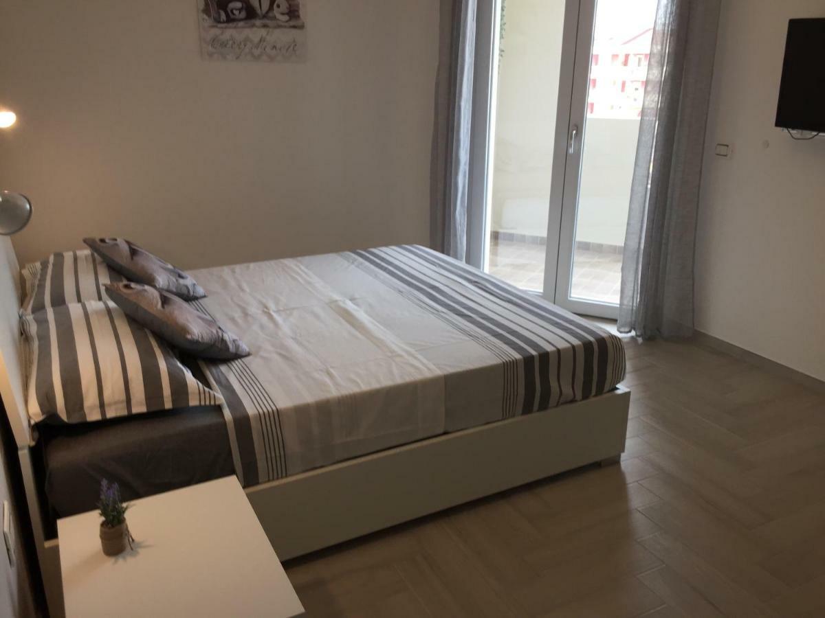 Le Domus Modern Apartments Cagliari Su Forti エクステリア 写真