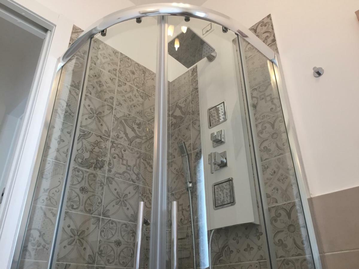 Le Domus Modern Apartments Cagliari Su Forti エクステリア 写真